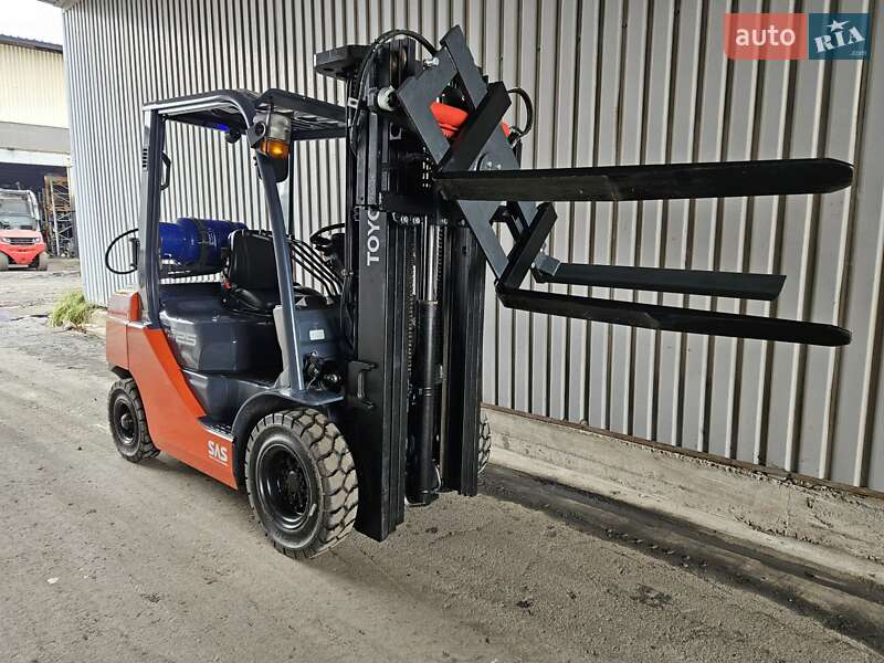 Вилочный погрузчик Toyota 32FG-25 2017 в Киеве