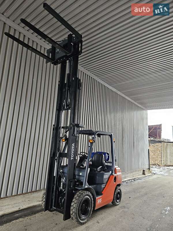 Вилочный погрузчик Toyota 32FG-25 2017 в Киеве