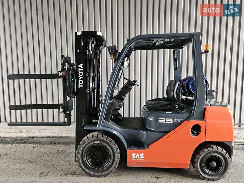 Вилочный погрузчик Toyota 32FG-25 2017 в Киеве