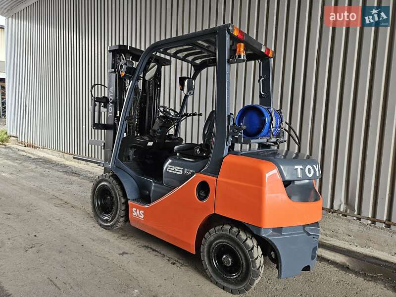 Вилочный погрузчик Toyota 32FG-25 2017 в Киеве