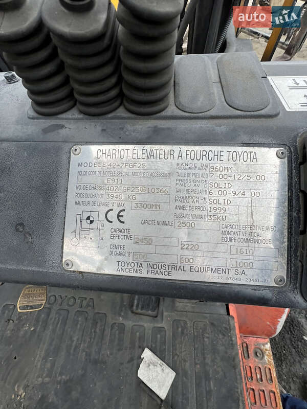 Вилочный погрузчик Toyota 42-6FGF25 1999 в Луцке