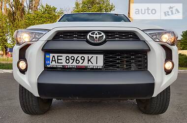 Внедорожник / Кроссовер Toyota 4Runner 2014 в Кривом Роге