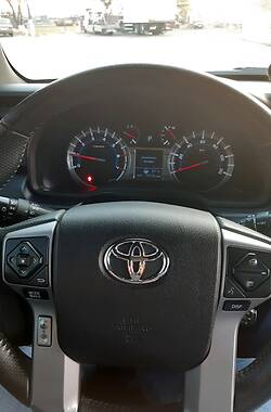 Позашляховик / Кросовер Toyota 4Runner 2017 в Чернівцях