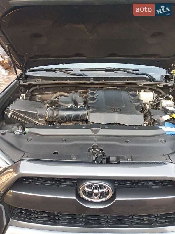 Внедорожник / Кроссовер Toyota 4Runner 2015 в Лубнах
