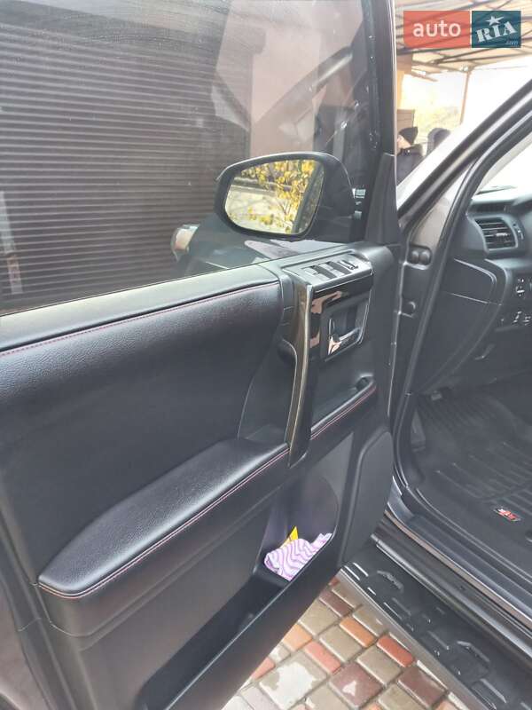 Внедорожник / Кроссовер Toyota 4Runner 2015 в Лубнах