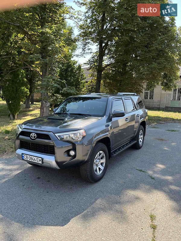 Позашляховик / Кросовер Toyota 4Runner 2015 в Лубнах