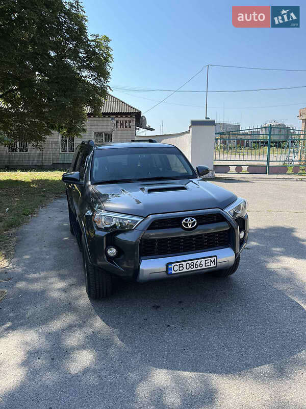 Внедорожник / Кроссовер Toyota 4Runner 2015 в Лубнах