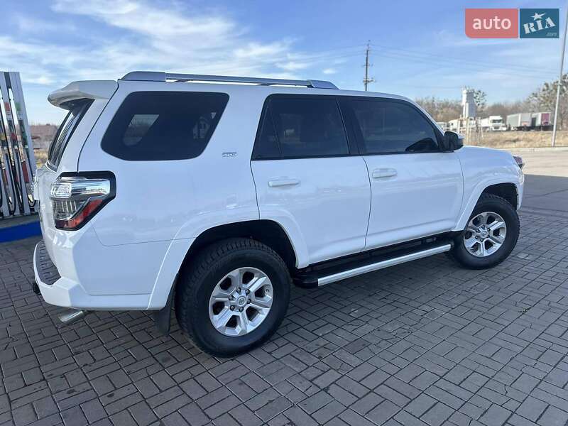 Позашляховик / Кросовер Toyota 4Runner 2014 в Прилуках