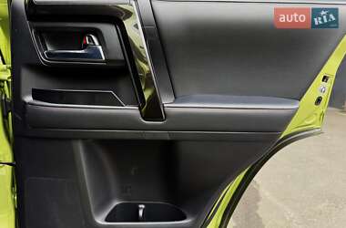 Позашляховик / Кросовер Toyota 4Runner 2021 в 