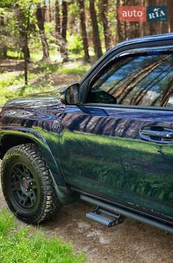 Внедорожник / Кроссовер Toyota 4Runner 2017 в 