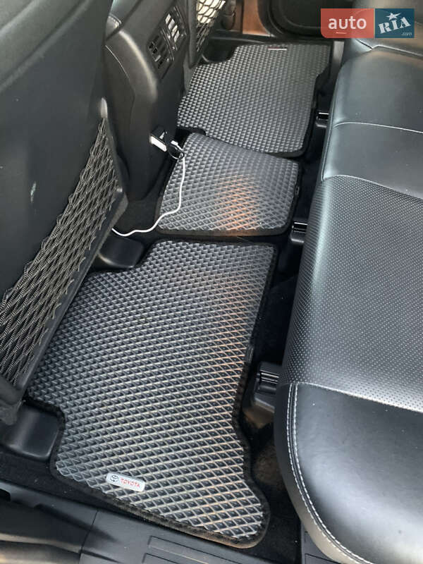 Внедорожник / Кроссовер Toyota 4Runner 2016 в Киеве