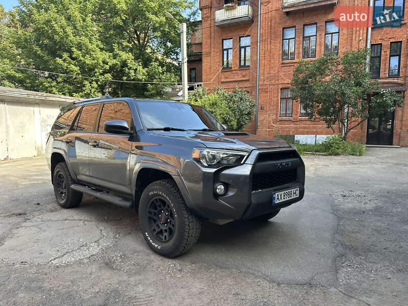 Позашляховик / Кросовер Toyota 4Runner 2016 в Харкові