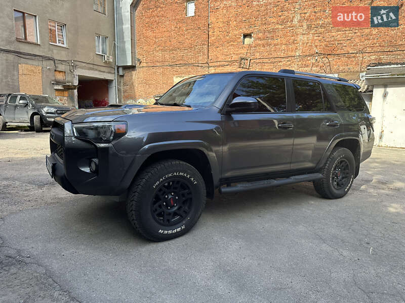 Позашляховик / Кросовер Toyota 4Runner 2016 в Харкові