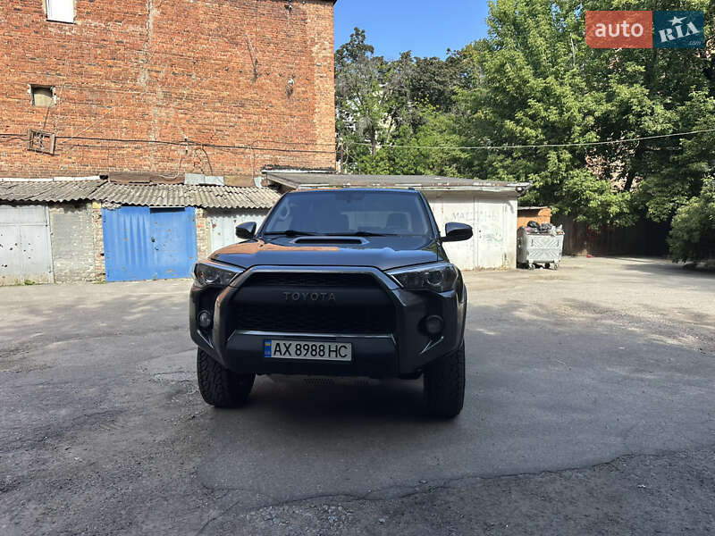 Позашляховик / Кросовер Toyota 4Runner 2016 в Харкові