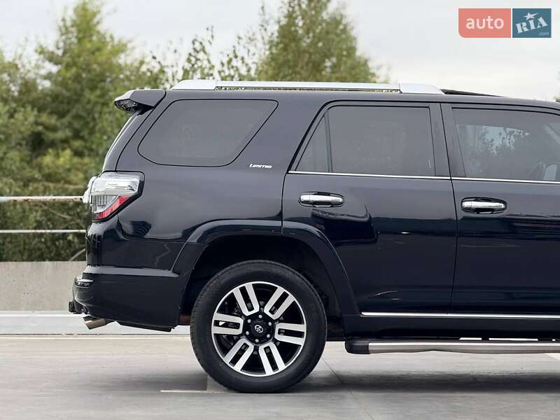 Позашляховик / Кросовер Toyota 4Runner 2016 в Києві