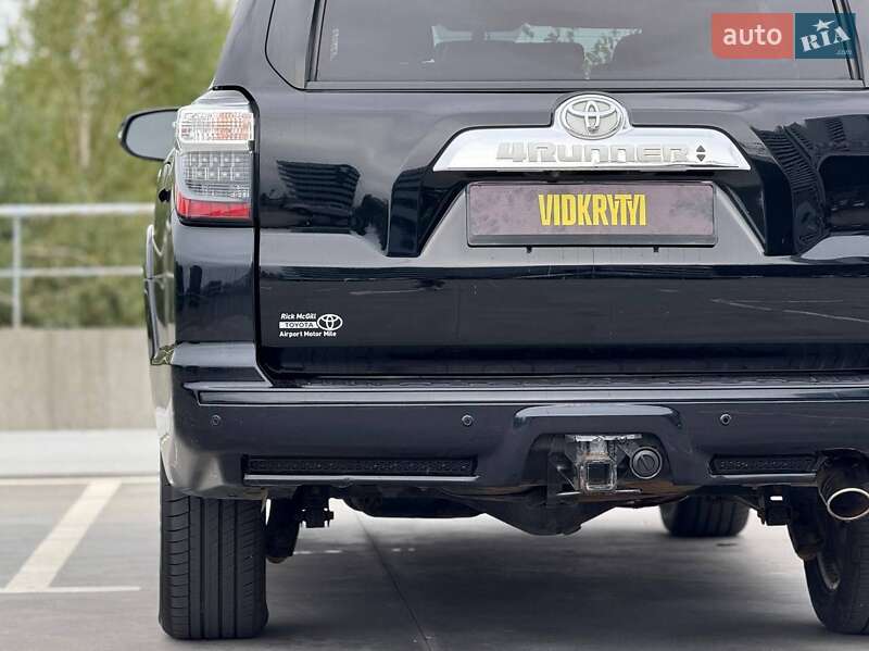 Позашляховик / Кросовер Toyota 4Runner 2016 в Києві