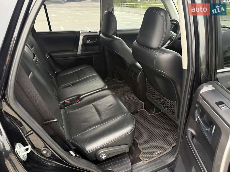 Позашляховик / Кросовер Toyota 4Runner 2016 в Києві