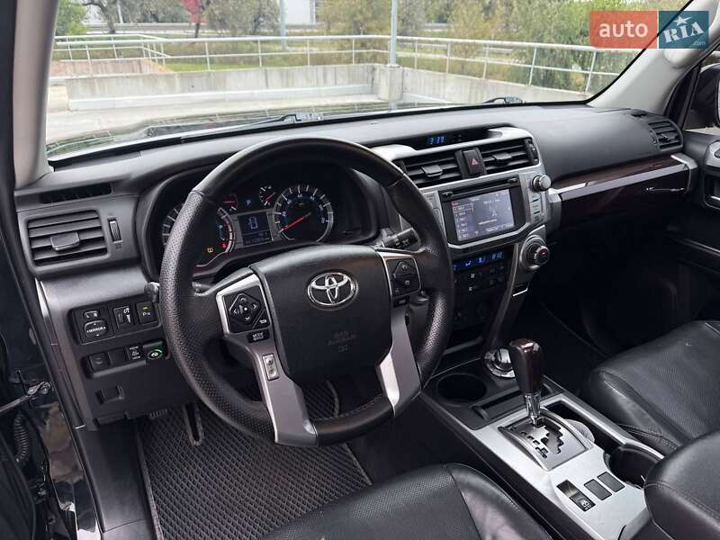 Позашляховик / Кросовер Toyota 4Runner 2016 в Києві