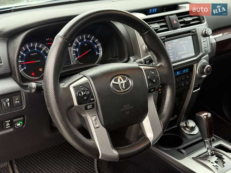 Позашляховик / Кросовер Toyota 4Runner 2016 в Києві
