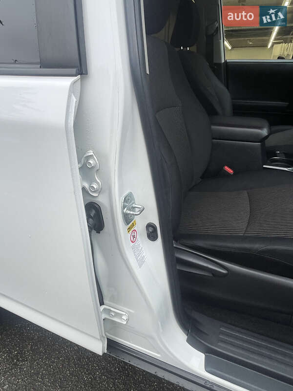 Внедорожник / Кроссовер Toyota 4Runner 2016 в Киеве фото 17 Внедорожник / Кроссовер Toyota 4Runner 2016 в Киеве