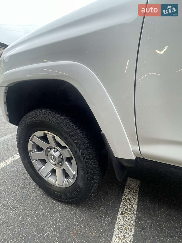 Внедорожник / Кроссовер Toyota 4Runner 2016 в Киеве фото 24 Внедорожник / Кроссовер Toyota 4Runner 2016 в Киеве