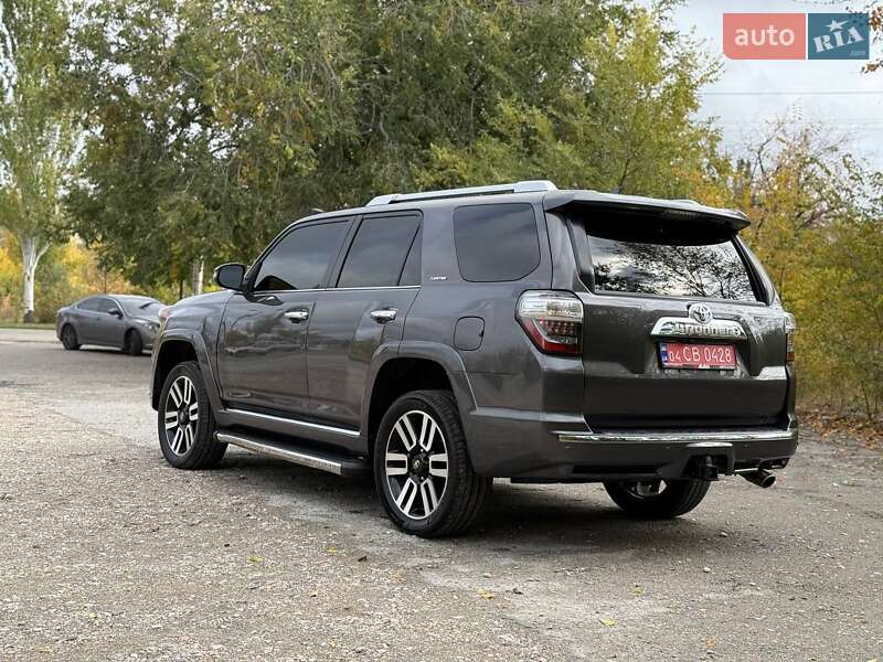 Позашляховик / Кросовер Toyota 4Runner 2014 в Кривому Розі