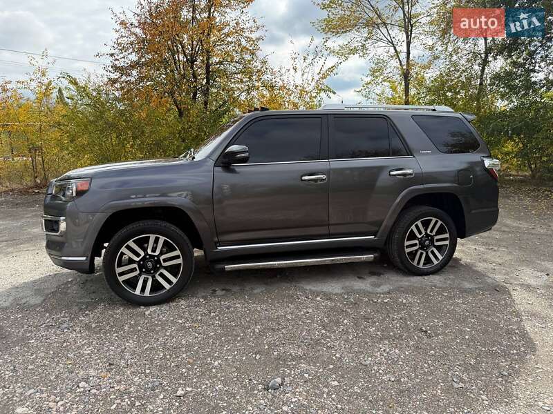Позашляховик / Кросовер Toyota 4Runner 2014 в Кривому Розі