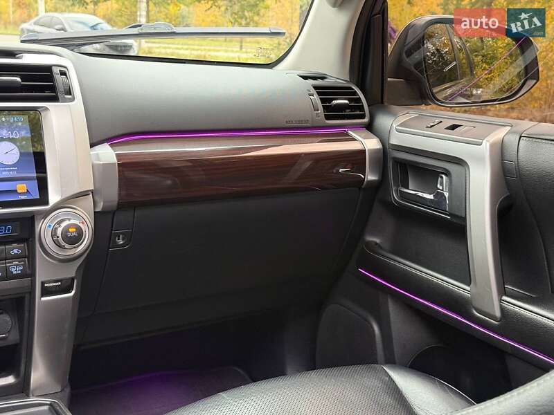 Позашляховик / Кросовер Toyota 4Runner 2014 в Кривому Розі