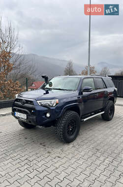 Позашляховик / Кросовер Toyota 4Runner 2014 в Яремчі