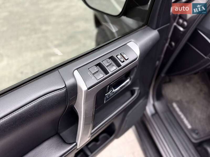 Внедорожник / Кроссовер Toyota 4Runner 2016 в Черкассах фото 27 Внедорожник / Кроссовер Toyota 4Runner 2016 в Черкассах