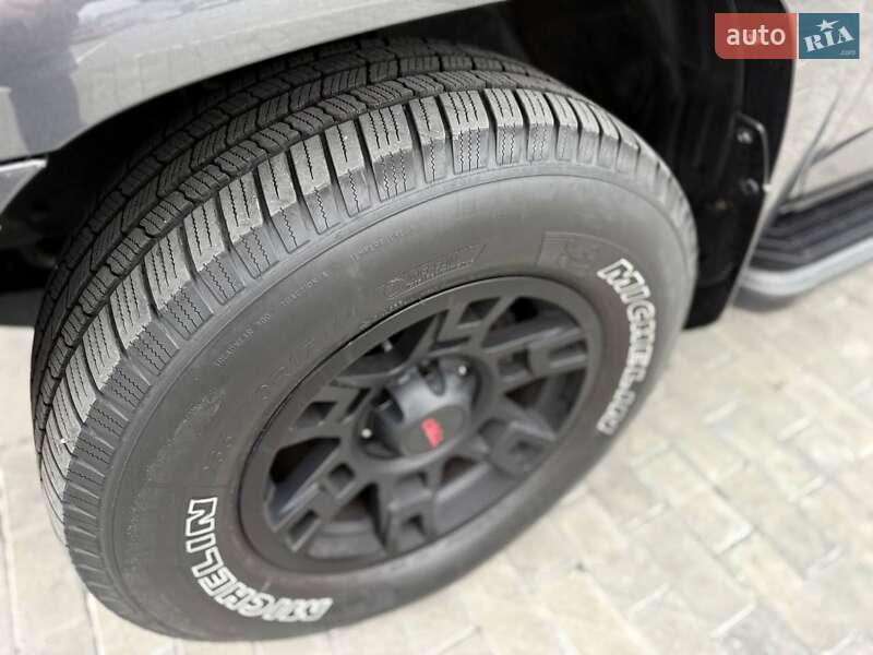 Внедорожник / Кроссовер Toyota 4Runner 2016 в Черкассах фото 43 Внедорожник / Кроссовер Toyota 4Runner 2016 в Черкассах