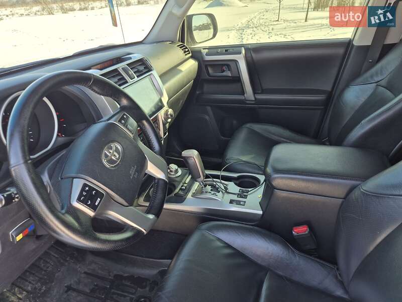 Позашляховик / Кросовер Toyota 4Runner 2011 в Києві