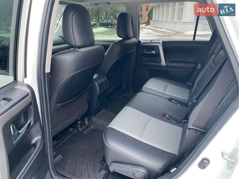 Внедорожник / Кроссовер Toyota 4Runner 2017 в Харькове