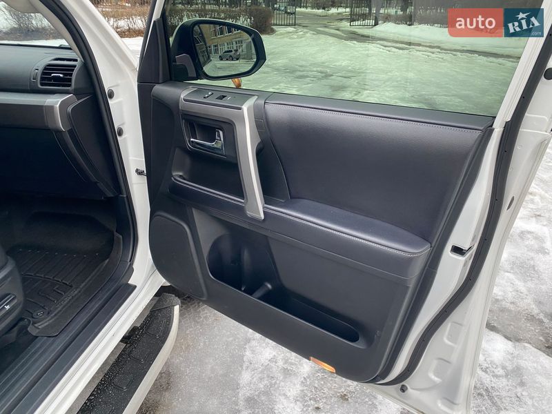 Внедорожник / Кроссовер Toyota 4Runner 2017 в Харькове