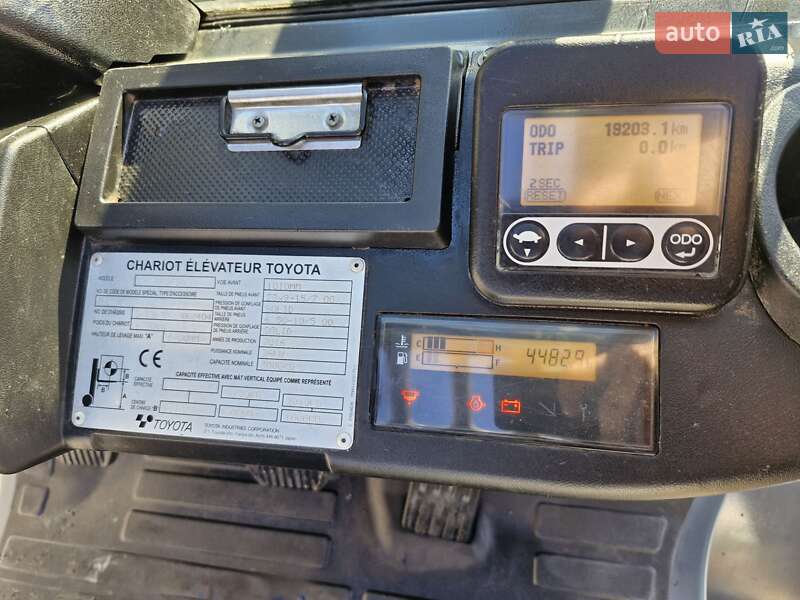 Вилочный погрузчик Toyota 52-8FDF30 2016 в Киеве фото 2 Вилочный погрузчик Toyota 52-8FDF30 2016 в Киеве