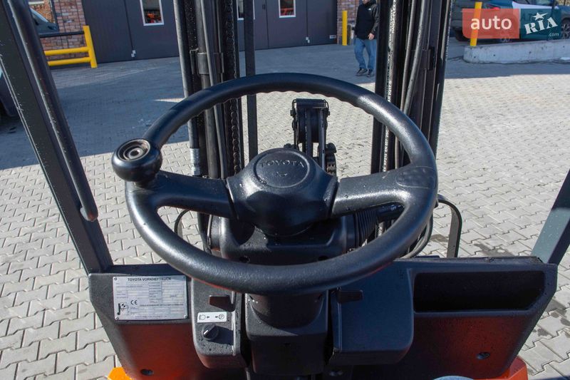 Вилочный погрузчик Toyota 7FB 2012 в Житомире фото 6 Вилочный погрузчик Toyota 7FB 2012 в Житомире