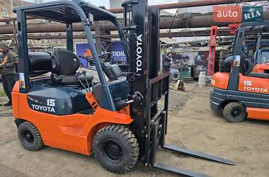 Вилочный погрузчик Toyota 7FG15 2004 в Одессе