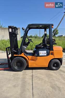 Вилочний навантажувач Toyota 7FG25 2005 в Пустомитах