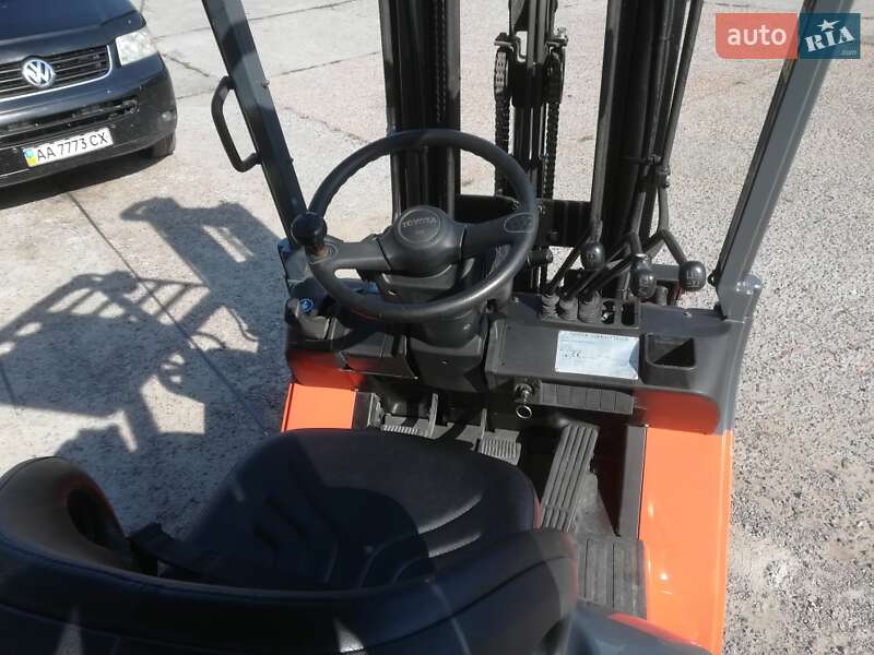 Вилочний навантажувач Toyota 7FGF18 2007 в Києві
