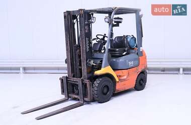 Вилочный погрузчик Toyota 7FGF18 2003 в Львове