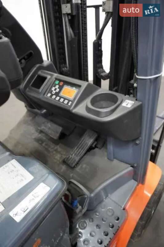 Вилочный погрузчик Toyota 8FBMT20 2017 в Киеве фото 9 Вилочный погрузчик Toyota 8FBMT20 2017 в Киеве