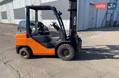 Вилочный погрузчик Toyota 8FD30 2008 в 