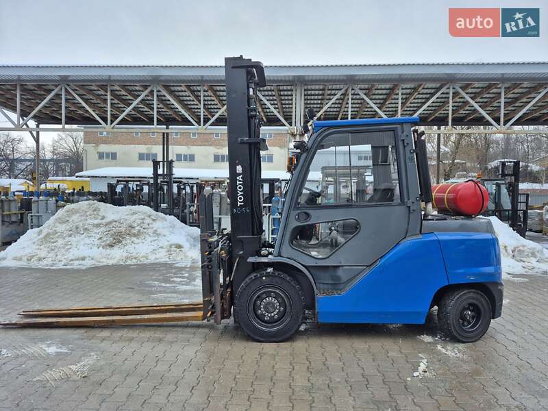 Вилочный погрузчик Toyota 8FGF30 2018 в Тернополе