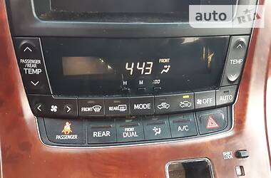 Мінівен Toyota Alphard 2009 в 