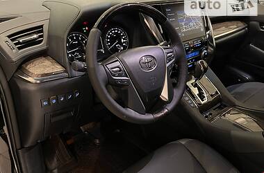 Мінівен Toyota Alphard 2021 в 