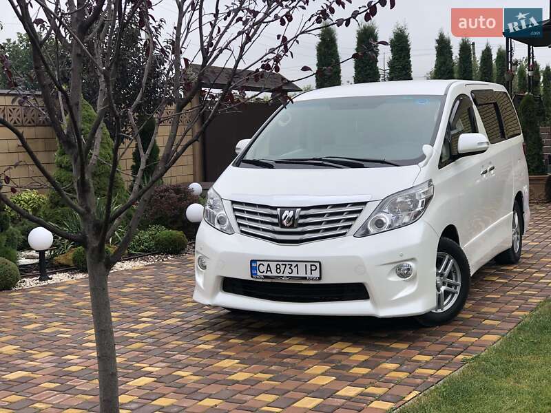 Мінівен Toyota Alphard 2010 в 