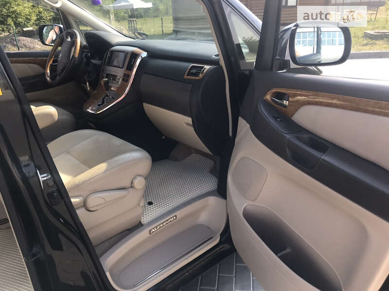 Минивэн Toyota Alphard 2007 в Бершади