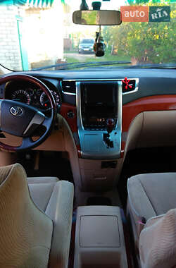Минивэн Toyota Alphard 2009 в 