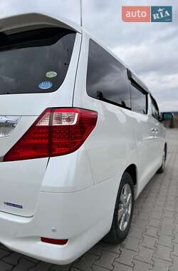 Мінівен Toyota Alphard 2010 в 