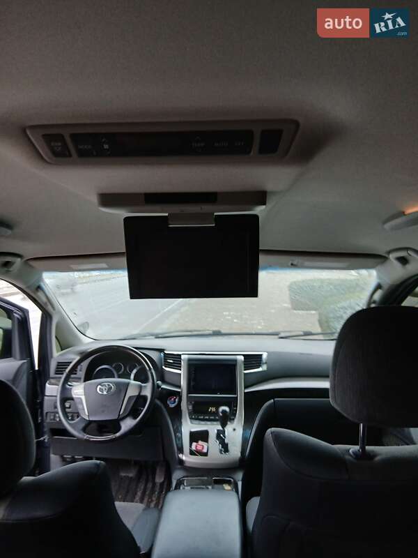 Минивэн Toyota Alphard 2013 в Белгороде-Днестровском